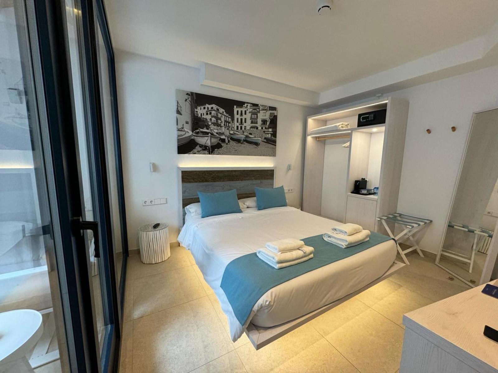 Hotel Boutique Es Blau Кадакес Екстериор снимка